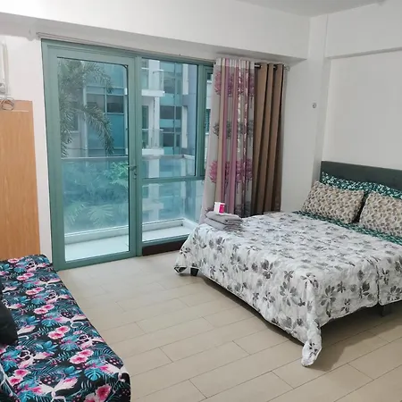 Couple And Family Rooms Near Airport