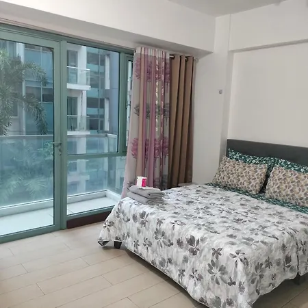 Couple And Family Rooms Near Airport
